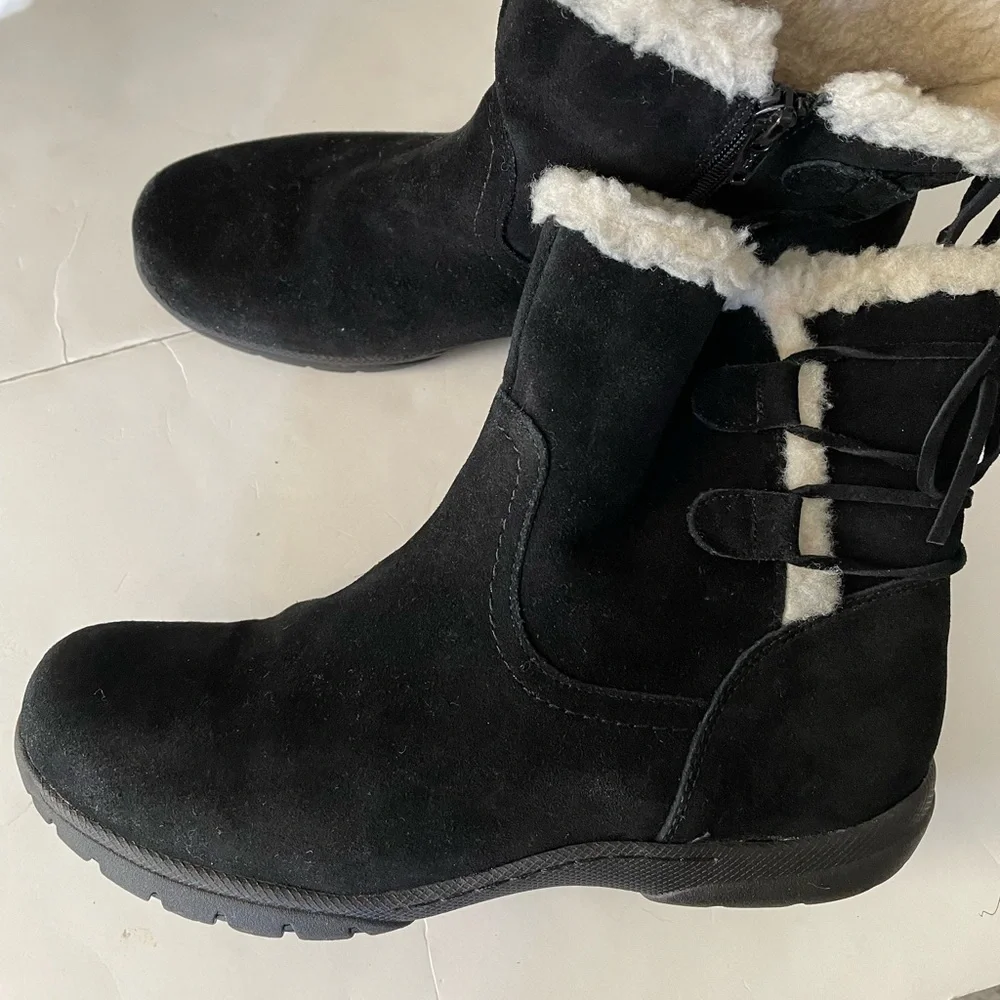 Bass Shannon Tie Back Short Black Leather Boots Sz 9.5M
